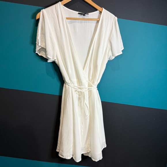 NWT LULUS Harbor Point Ivory White Flutter Sleeve Mini Wrap Dress Size M - Picture 6 of 14